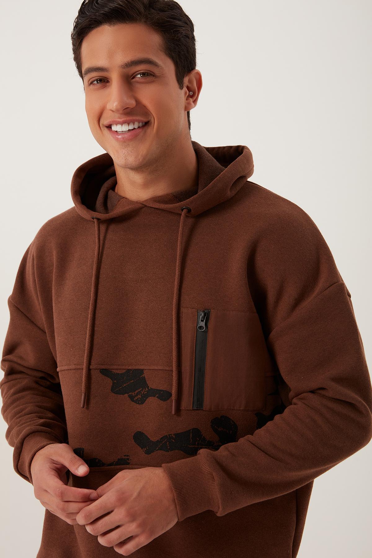 Erkek 3 İplik Pamuklu İçi Polarlı Oversize Göğüs Cepli Kapuşonlu Kahverengi Sweatshirt Erkek 3 İplik Pamuklu İçi Polarlı Oversize Göğüs Cepli Kapuşonlu Kahverengi Sweatshirt