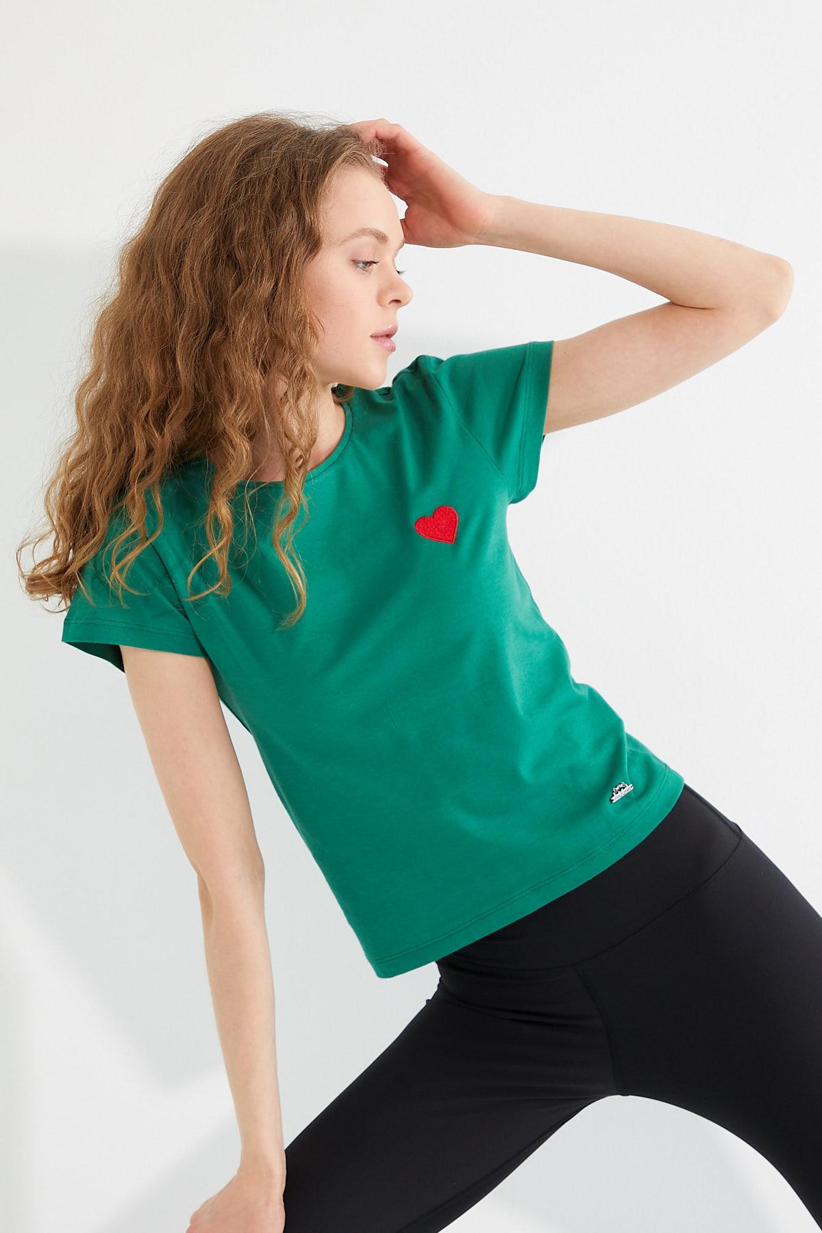 Kadın Kalp Nakışlı Bisiklet Yaka T-Shirt Yeşil