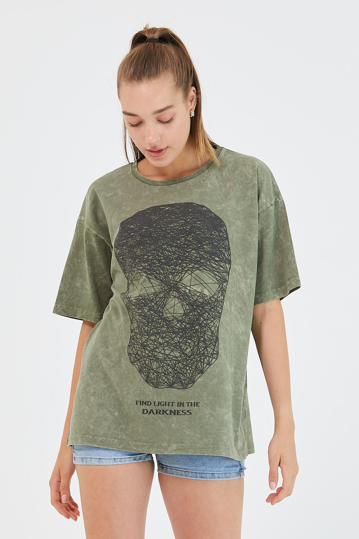 Kadın Parça Boya Baskılı Oversize Basic T-shirt  Haki