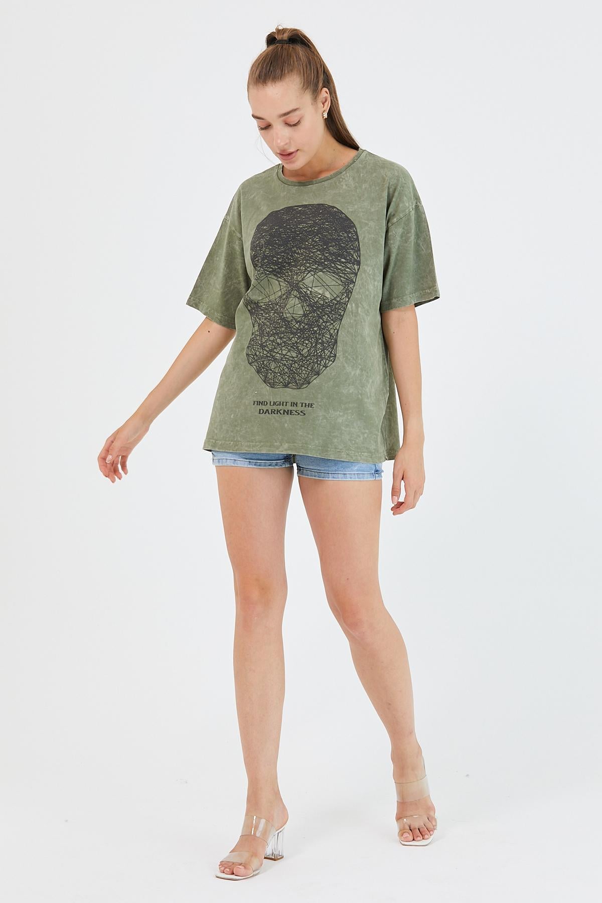 Kadın Parça Boya Baskılı Oversize Basic T-shirt  Haki