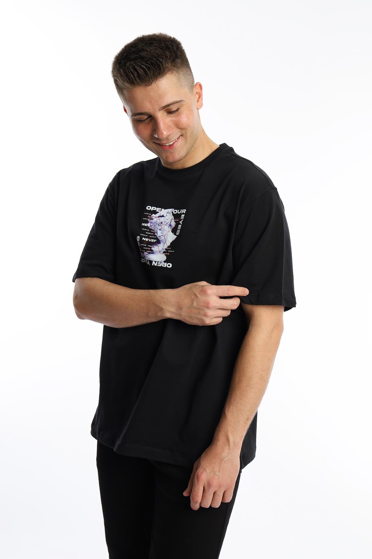 Erkek Oversize Fit Open Your Eyes Baskılı Tişört Siyah