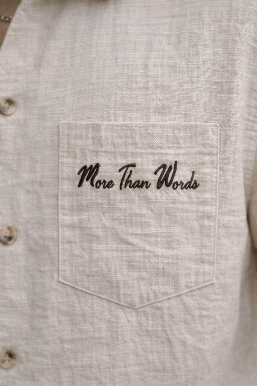 Erkek Oversize Kısa Kollu Dokulu Baskılı Bej Gömlek – More Than Words