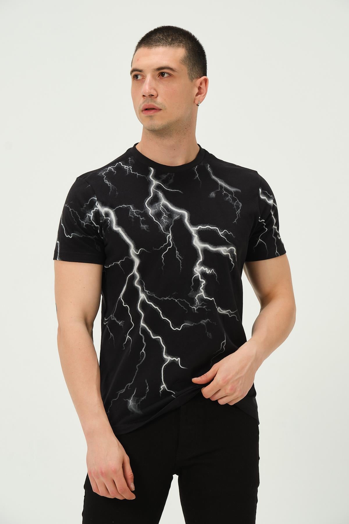 Erkek Şimşek Baskılı Regular Fit Tişört Siyah