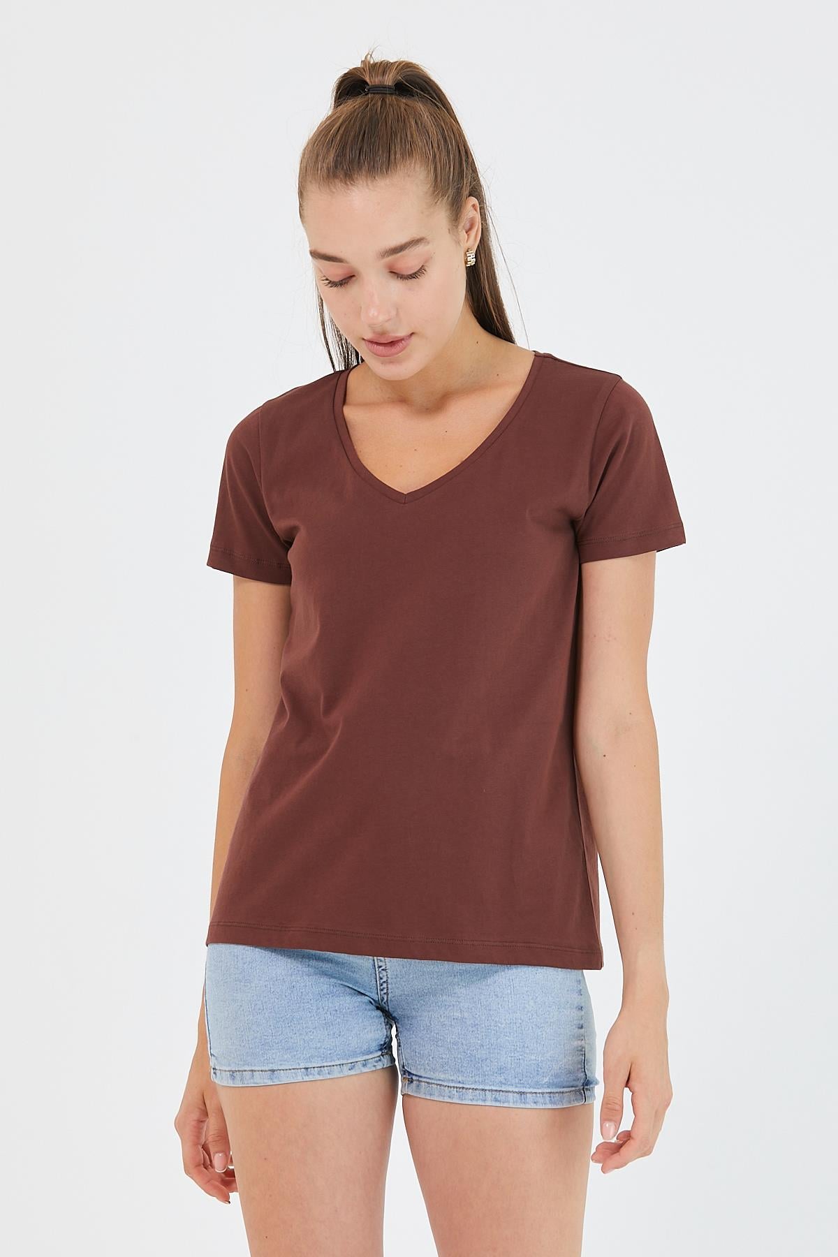 Kadın %100 Pamuk V Yaka Regular Kalıp T-shirt Kahverengi