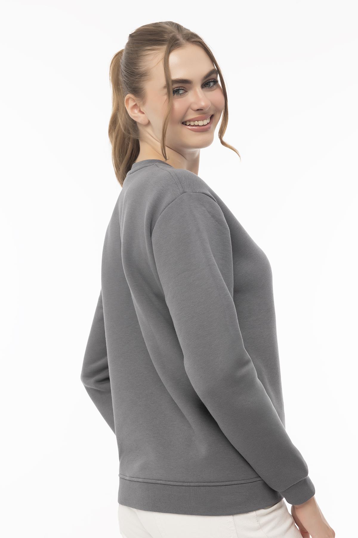 Kadın 3 İplik Şardonlu Woodall Mtn Baskıli Sweatshirt Füme