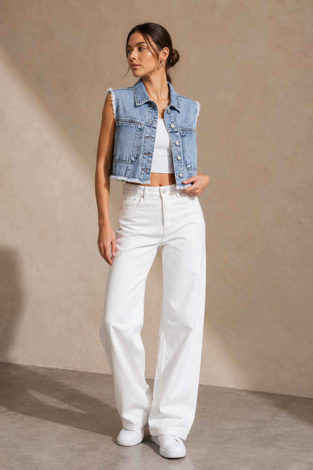 Kadın Açık Mavi Acid Wash Püskül Detaylı Kolsuz Crop Denim Yelek