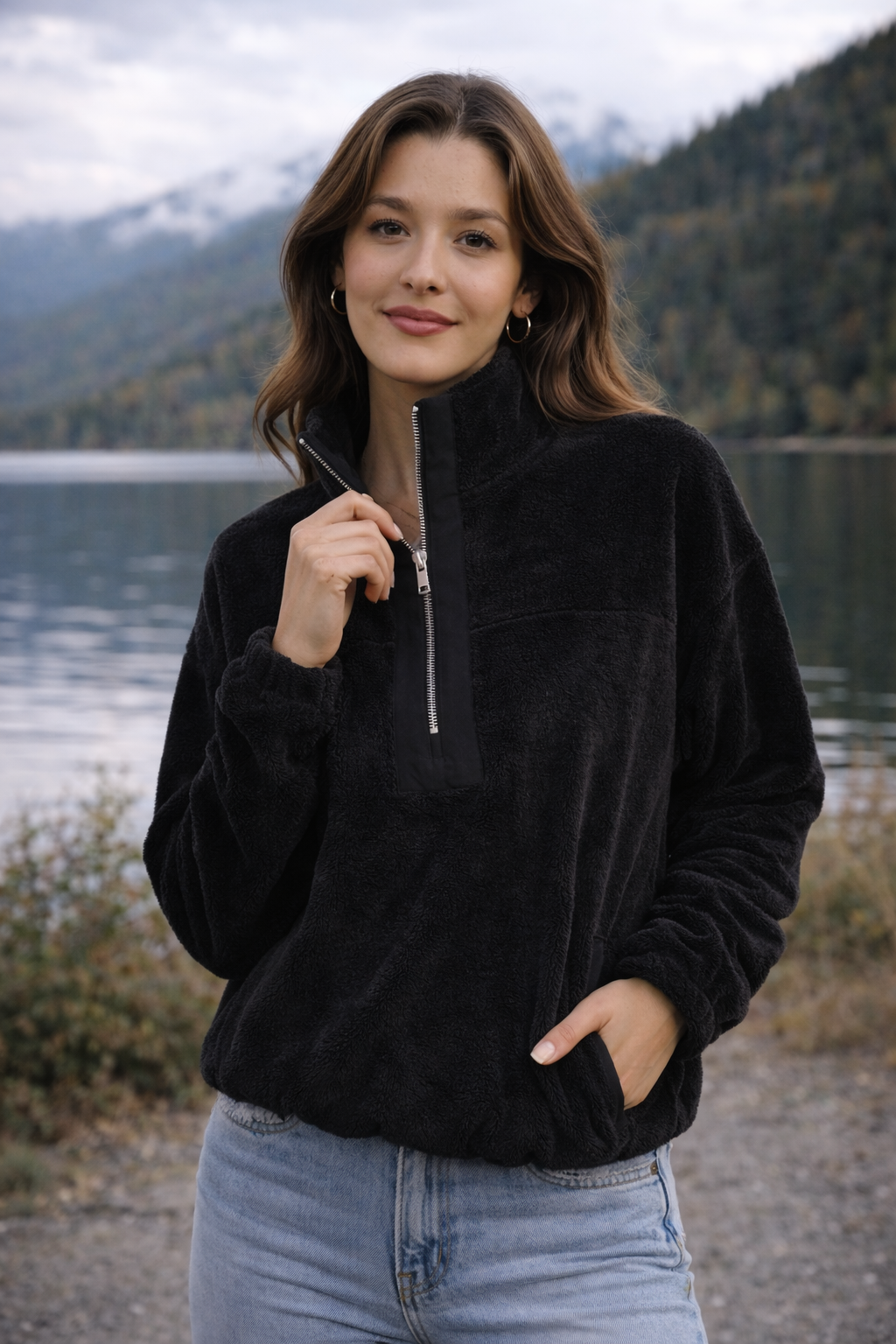 Kadın Balıkçı Yaka Yarım Fermuarlı Peluş Polar Sweatshirt Siyah