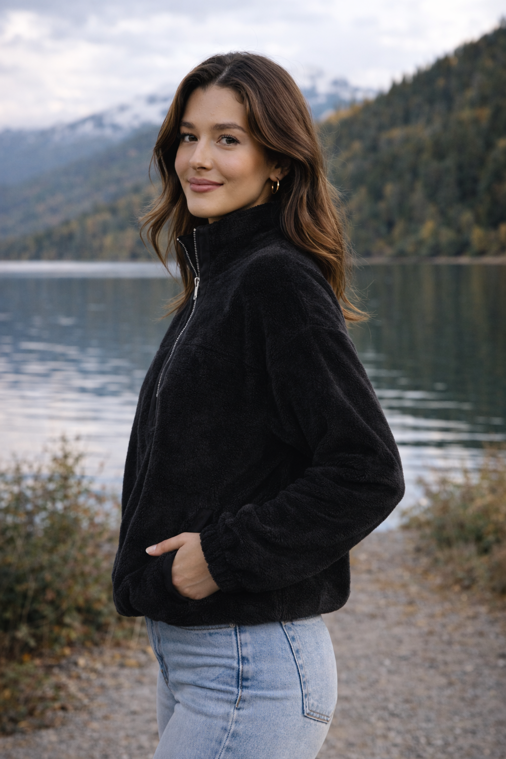 Kadın Balıkçı Yaka Yarım Fermuarlı Peluş Polar Sweatshirt Siyah