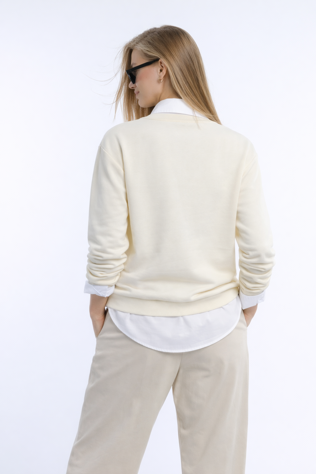 Kadın Ekru 3 İplik Şardonsuz Bisiklet Yaka Regular Fit Sweatshirt