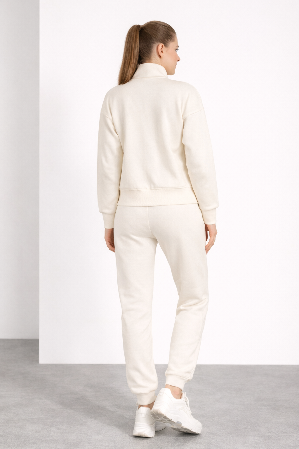 Kadın Ekru Fermuarlı Sweat Ceket – Regular Fit Günlük Spor Eşofman Üstü
