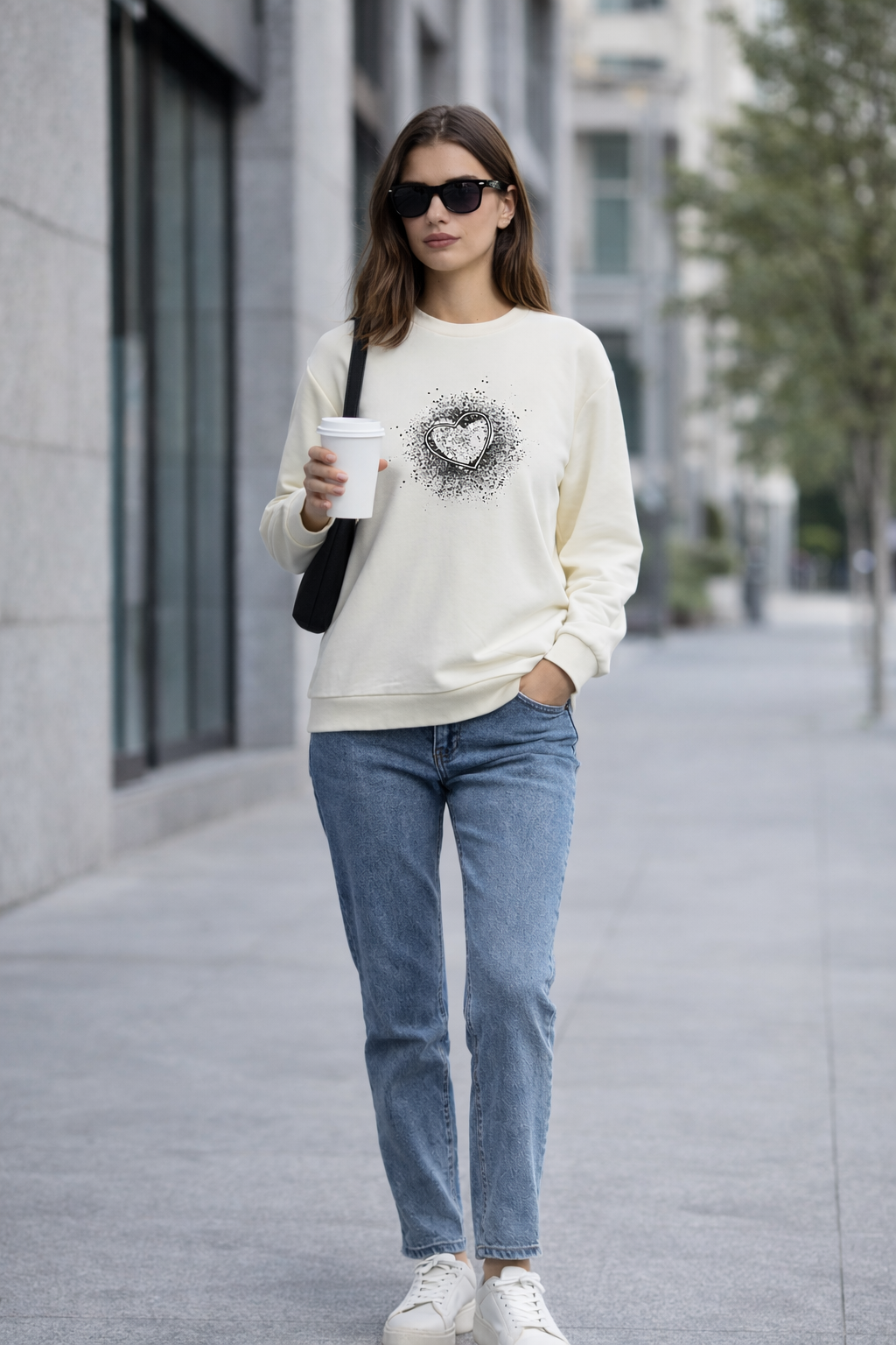 Kadın Ekru Kalp Baskılı Regular Sweatshirt Günlük Rahat Basic Sweat