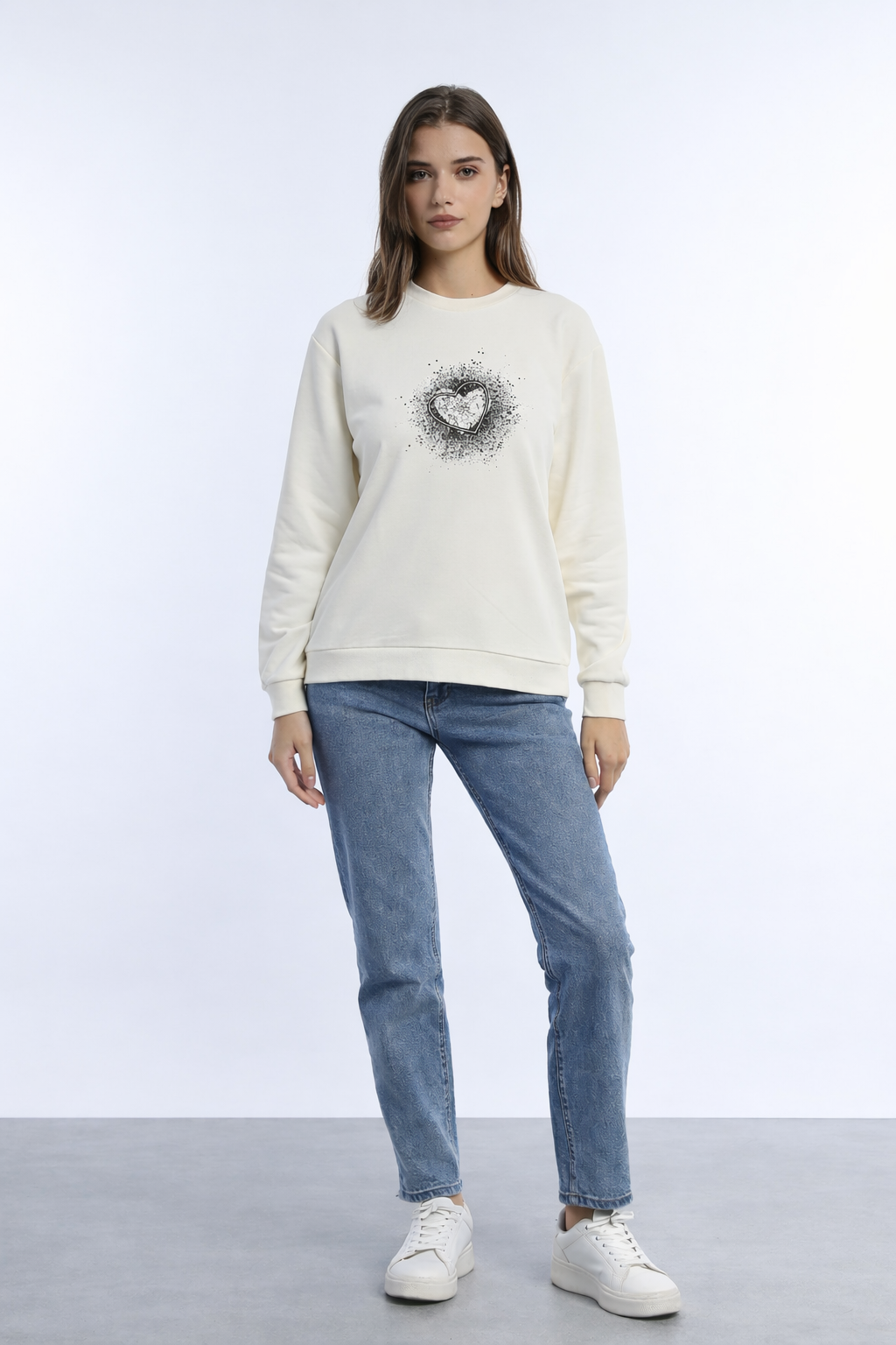 Kadın Ekru Kalp Baskılı Regular Sweatshirt Günlük Rahat Basic Sweat