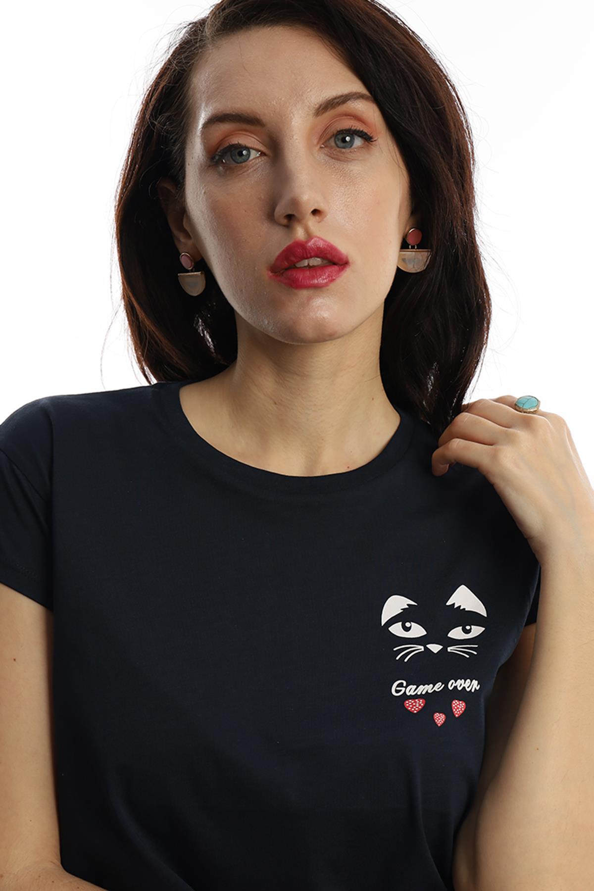 Kadın Bisiklet Yaka Game Over Kedi Baskılı Regular Fit Tişört Lacivert Kadın Bisiklet Yaka Game Over Kedi Baskılı Regular Fit Tişört Lacivert