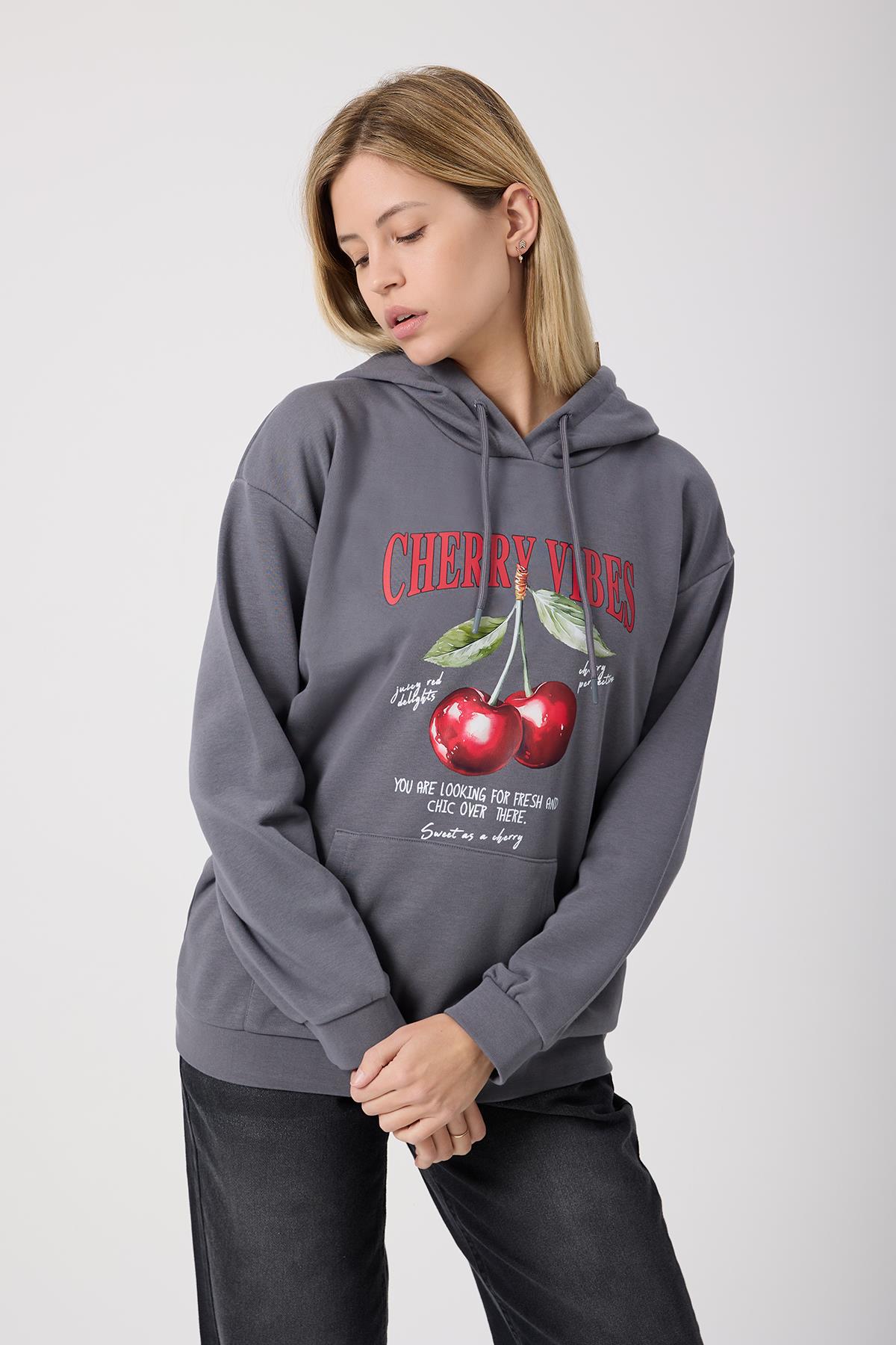 Kadın Kiraz Baskılı 3 İplik Şardonsuz Sweatshirt Füme