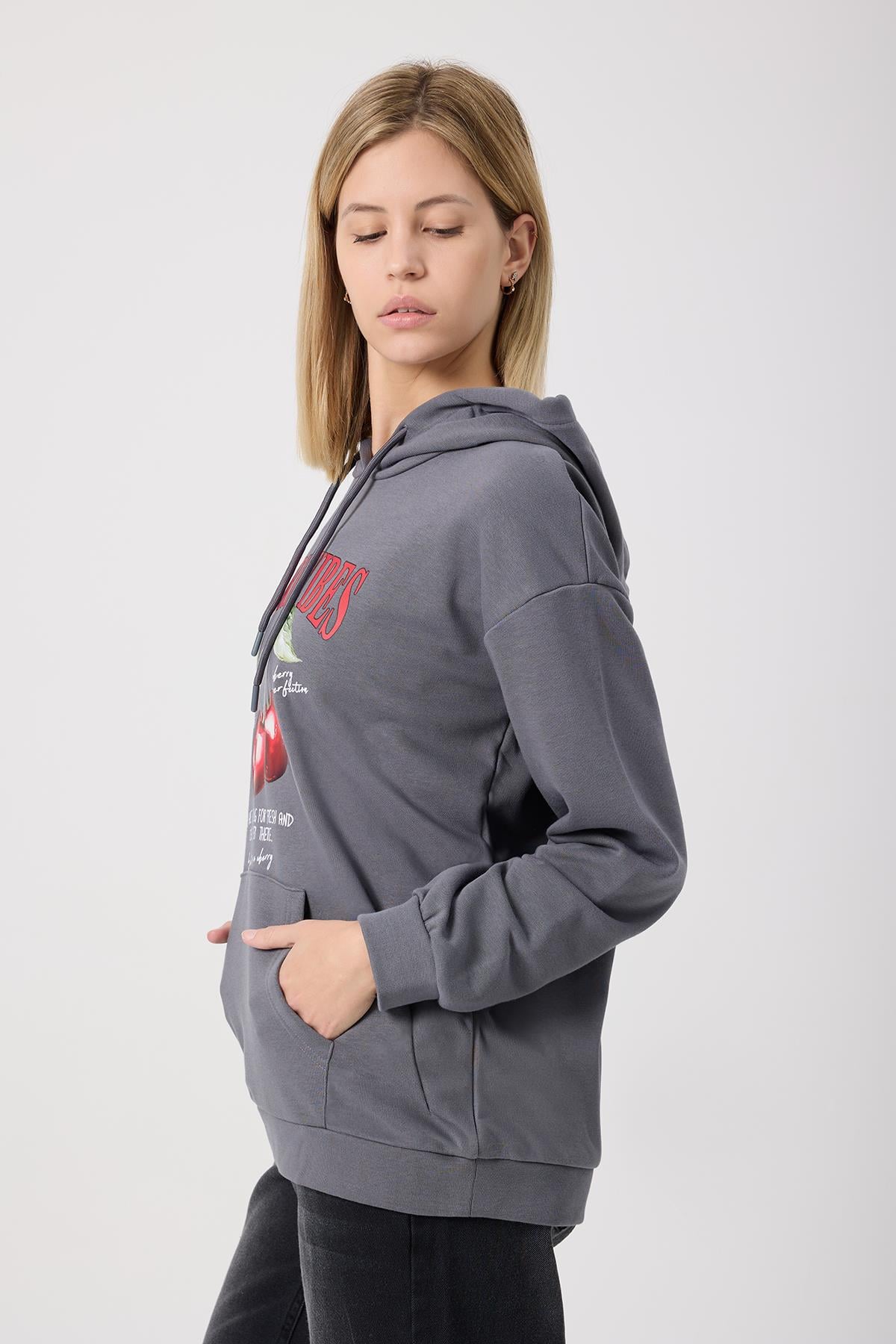 Kadın Kiraz Baskılı 3 İplik Şardonsuz Sweatshirt Füme