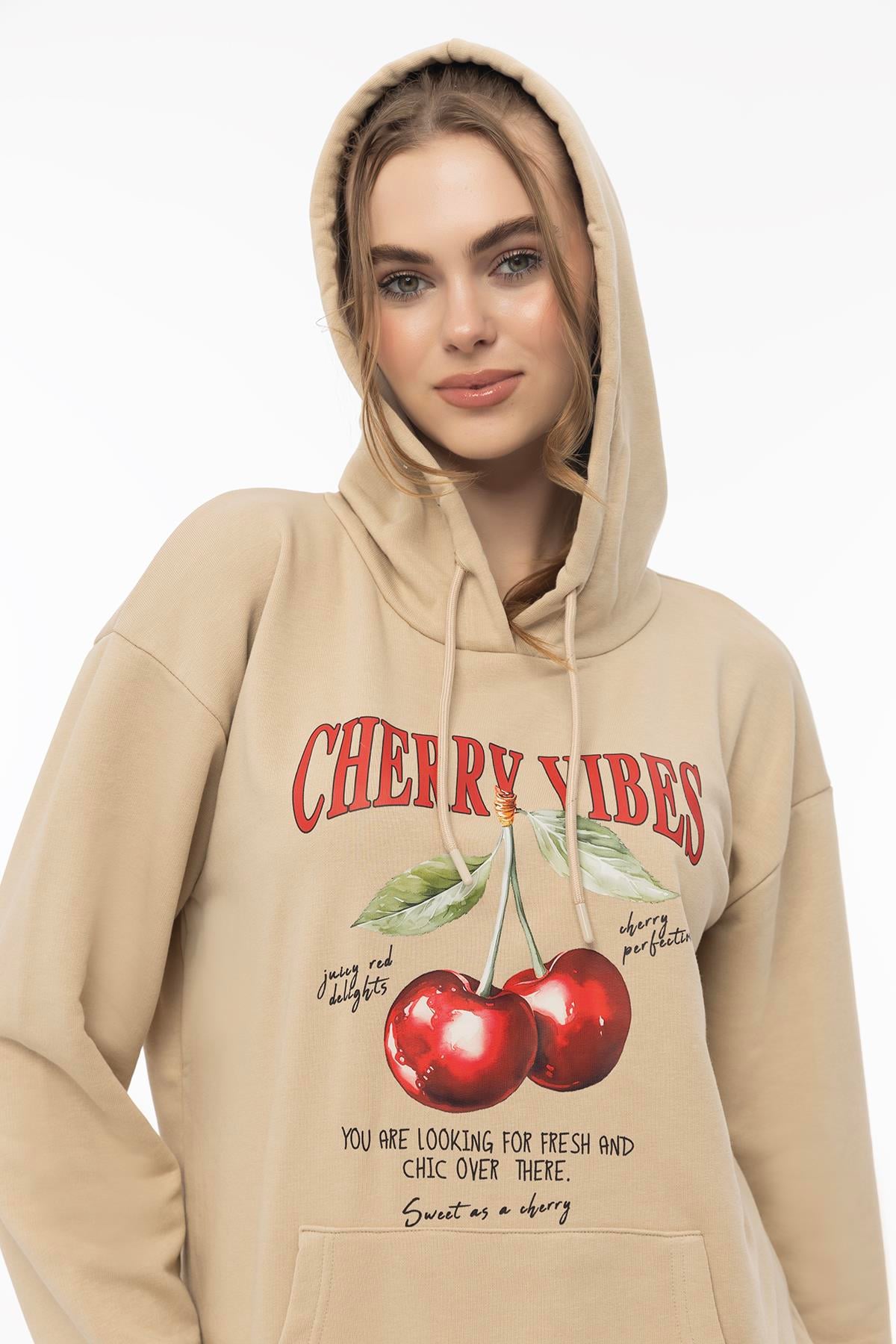 Kadın Kiraz Baskılı 3 İplik Şardonsuz Sweatshirt Bej
