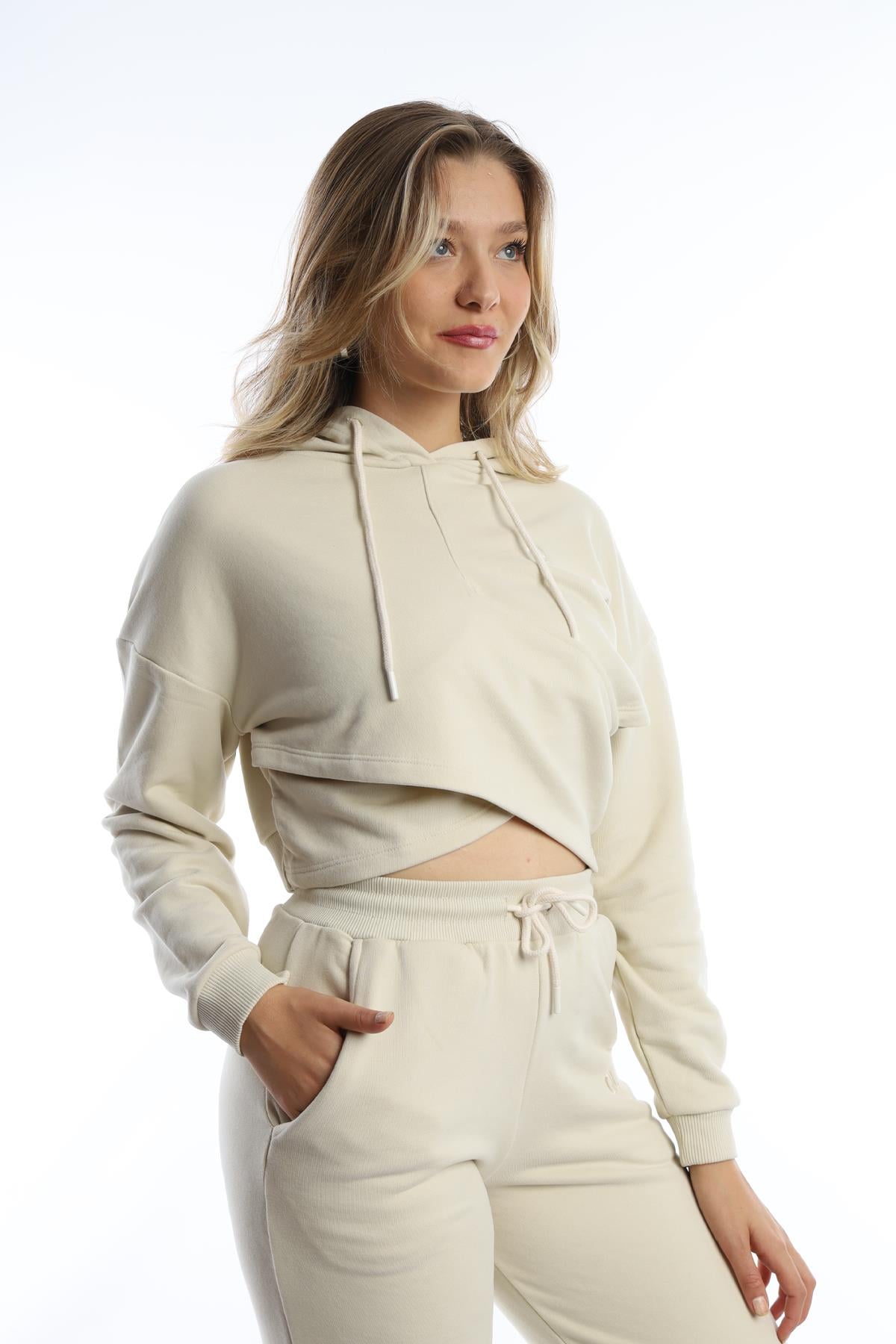 Kadın Kruvaze Detaylı Kapüşonlu Crop Sweat Ekru