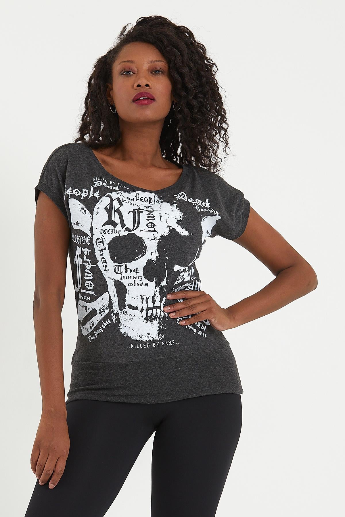Kadın Kuru Kafa Baskılı Geniş Yakalı T-shirt  Antrasit