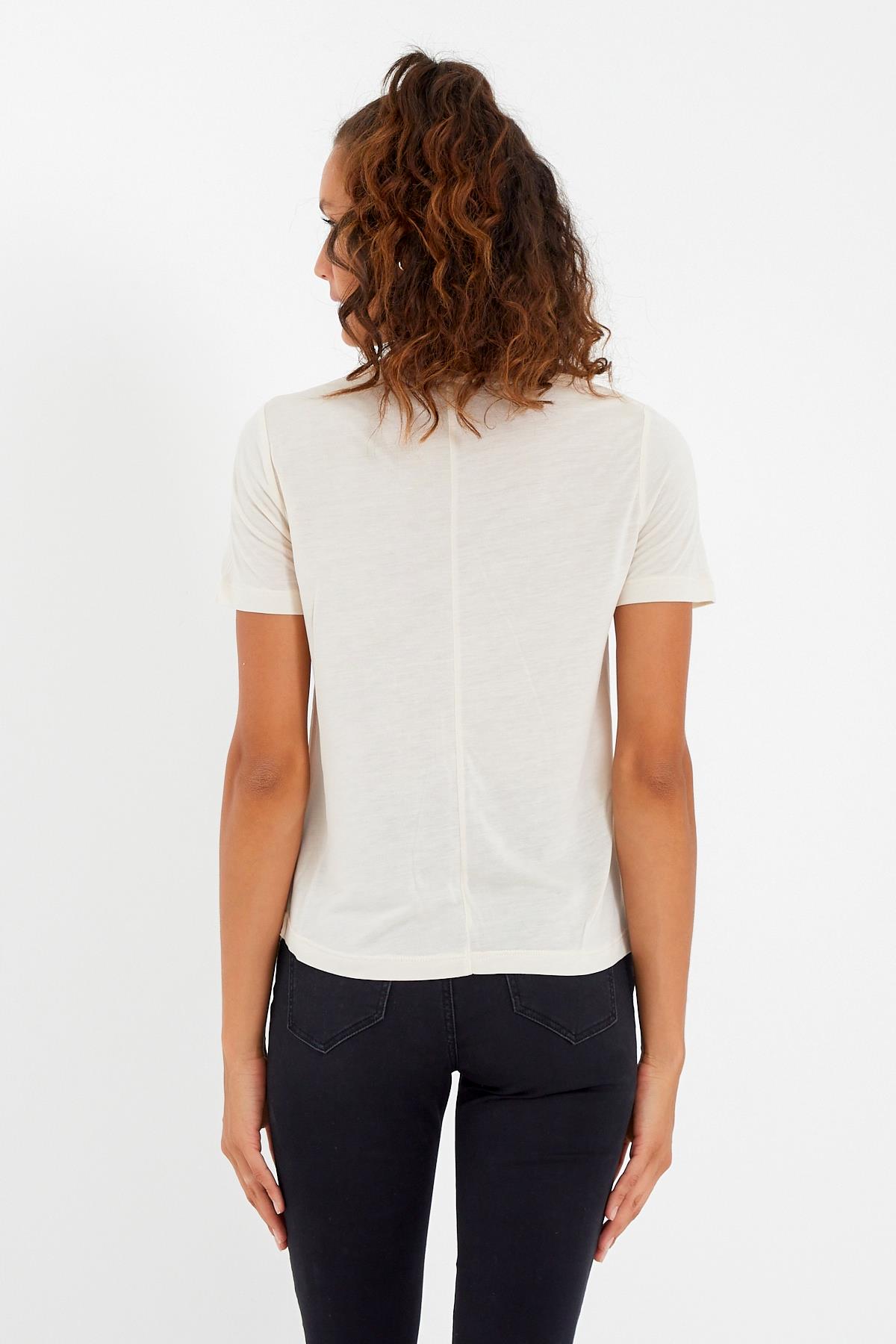 Kadın Modal Kumaş V Yaka Parçalı T-shirt  Ekru