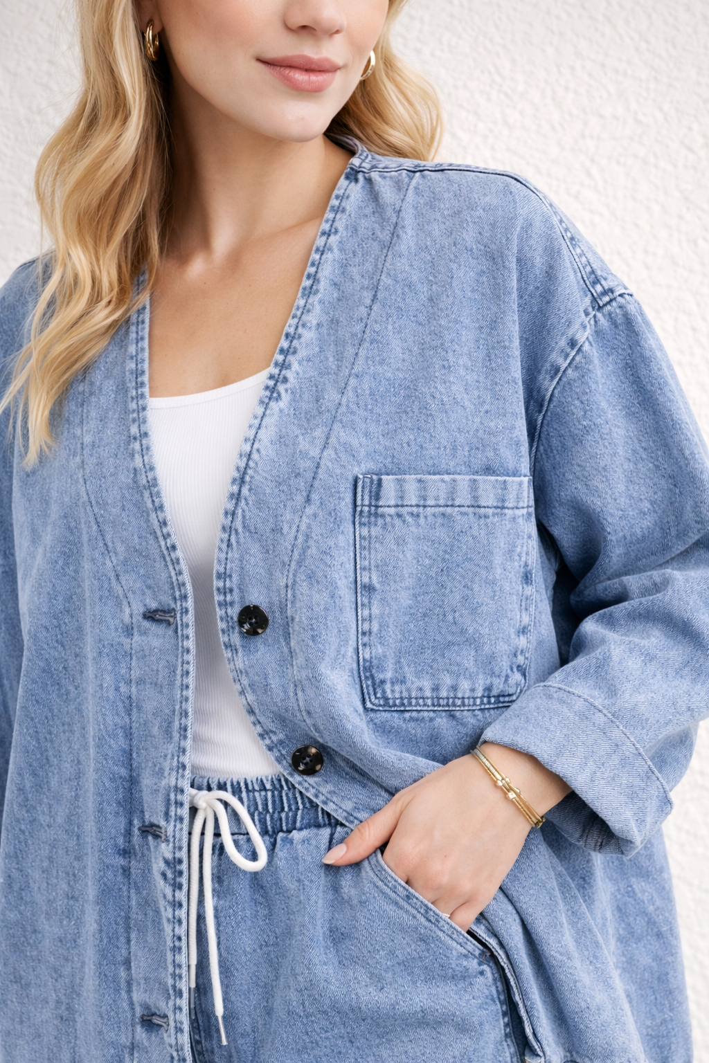 Kadın Oversize Denim Takım – Lastikli Wide Paça Pantolonlu Açık Mavi