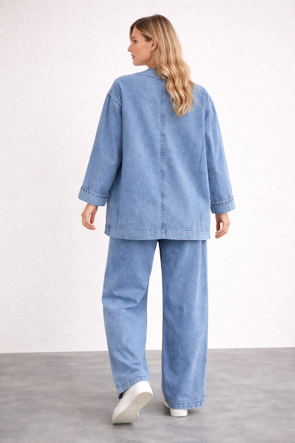 Kadın Oversize Denim Takım – Lastikli Wide Paça Pantolonlu Açık Mavi