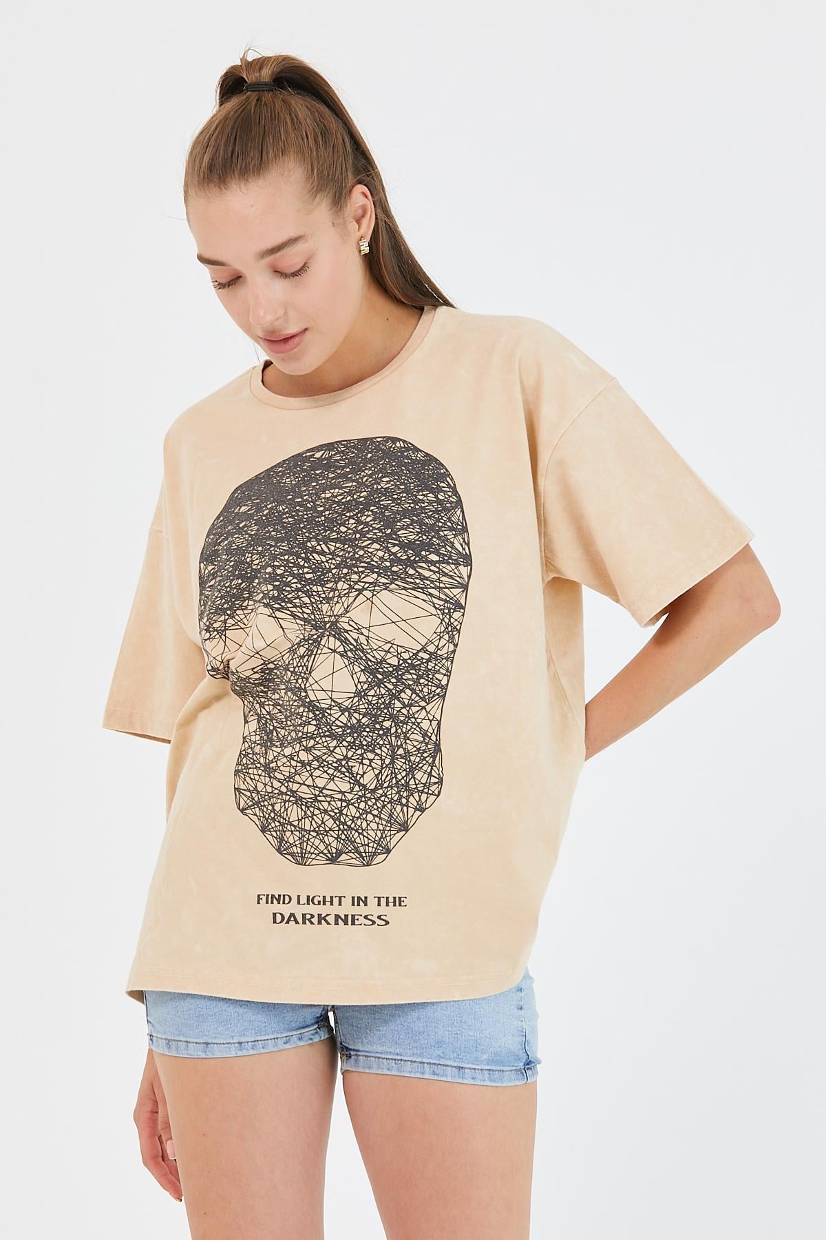 Kadın Parça Boya Baskılı Oversize Basic T-shirt  Bej