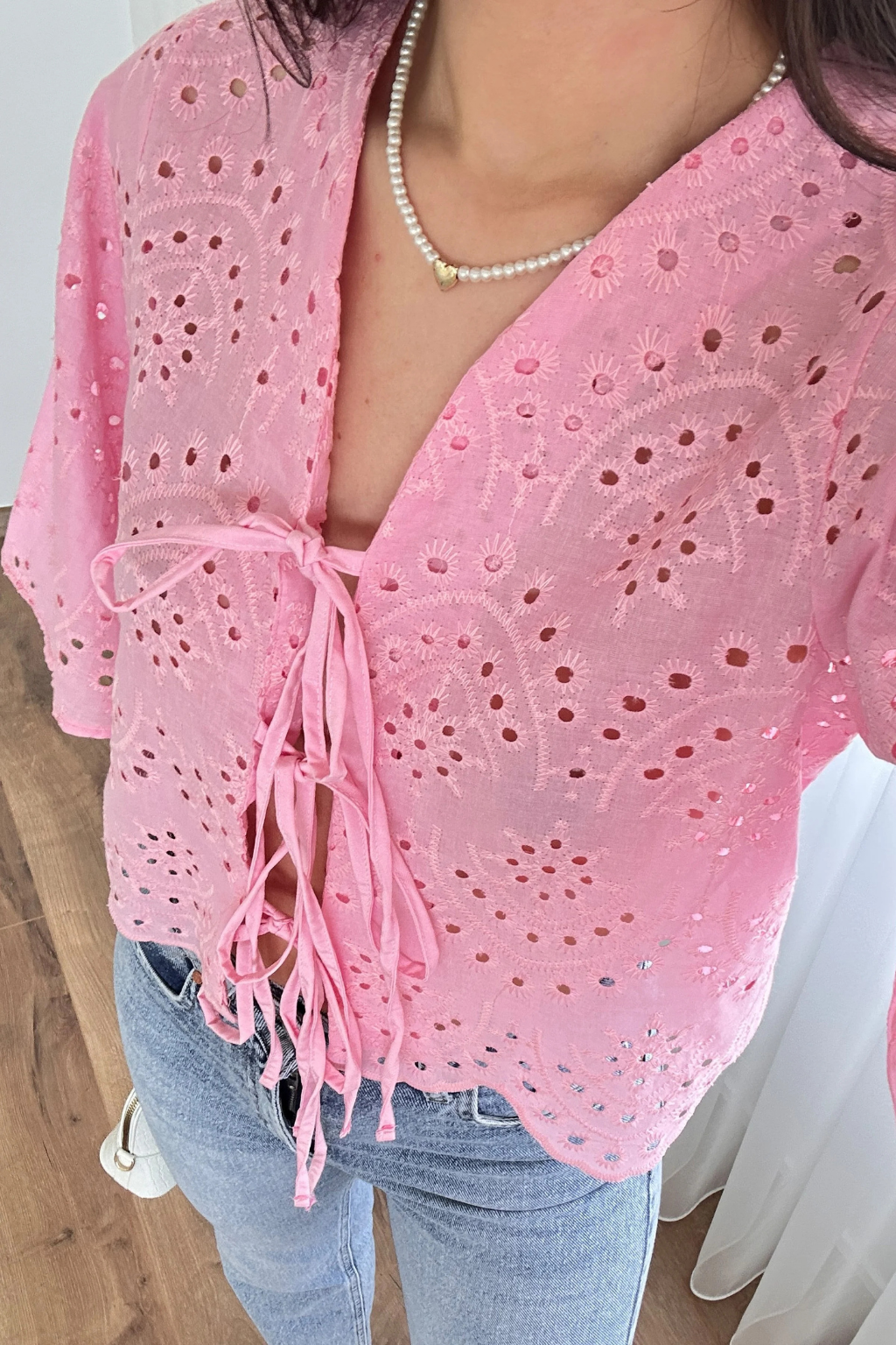 Kadın Pembe Brode Güpür Bağlamalı Crop Bluz