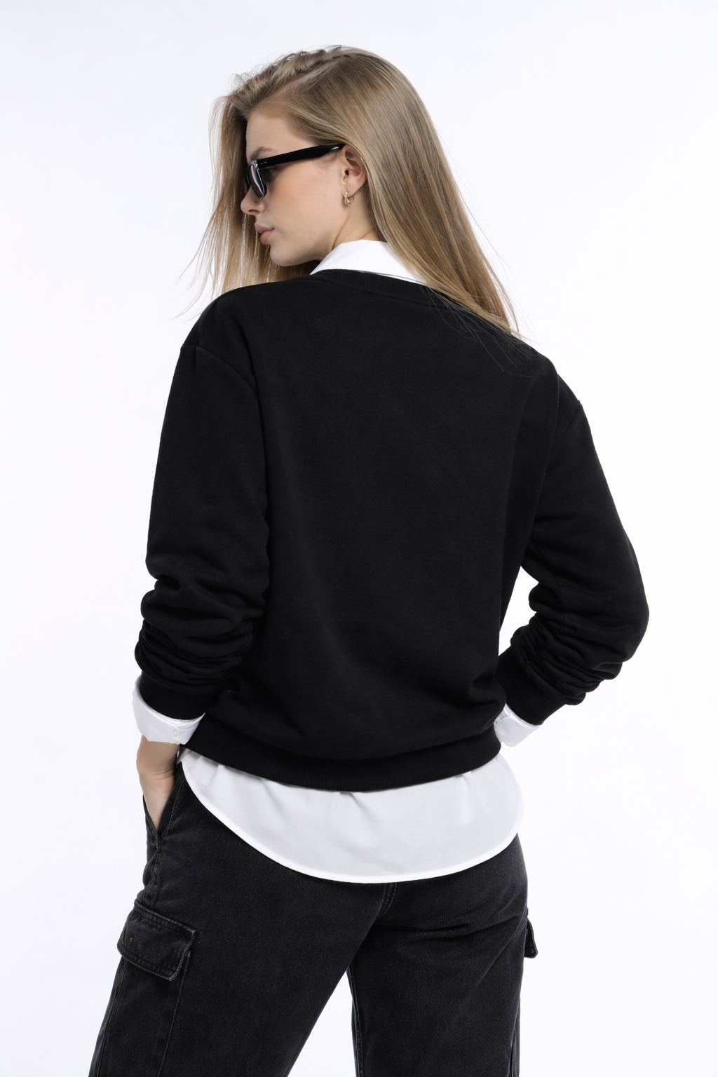 Kadın Siyah 3 İplik Şardonsuz Bisiklet Yaka Regular Fit Sweatshirt