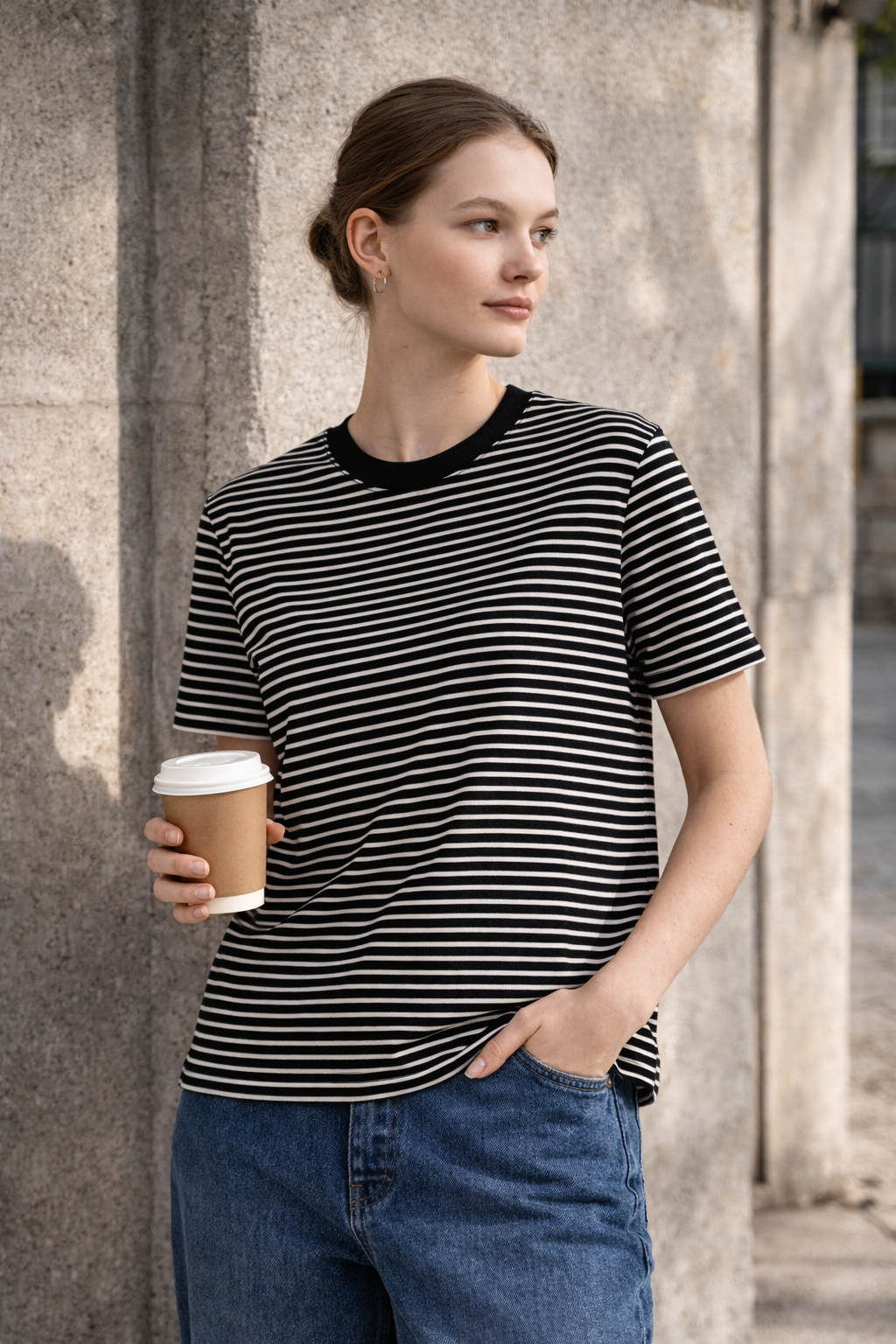 Kadın Siyah Ekru Çizgili Bisiklet Yaka Basic T-Shirt