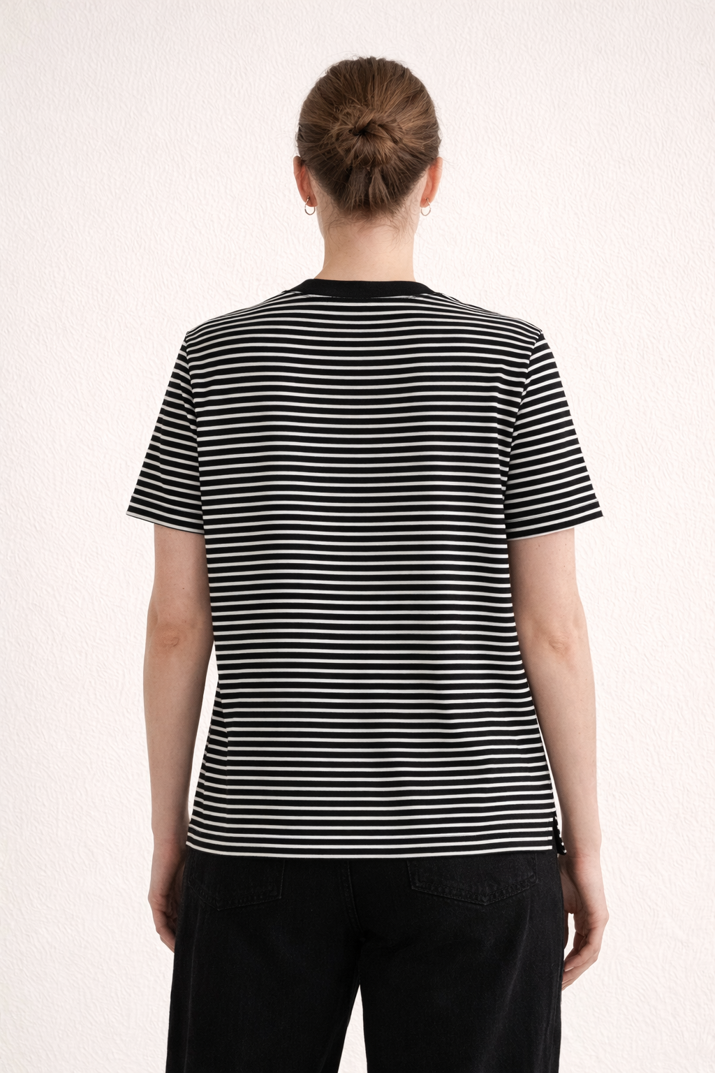 Kadın Siyah Ekru Çizgili Bisiklet Yaka Basic T-Shirt