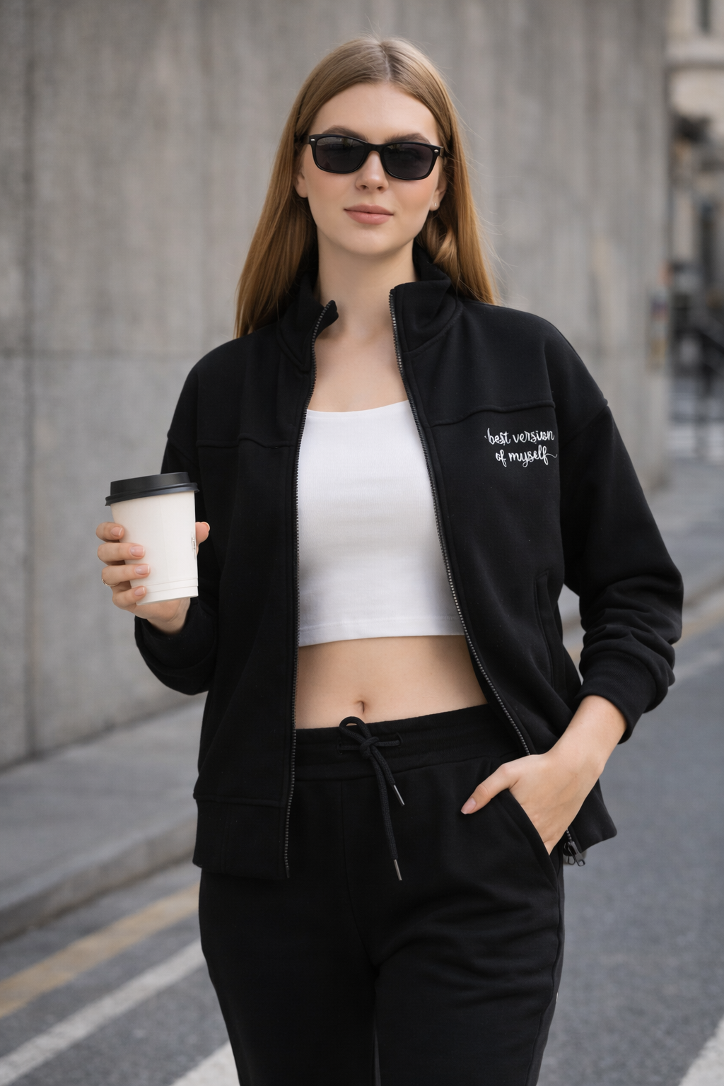 Kadın Siyah Fermuarlı Sweat Ceket – Regular Fit Günlük Spor Eşofman Üstü