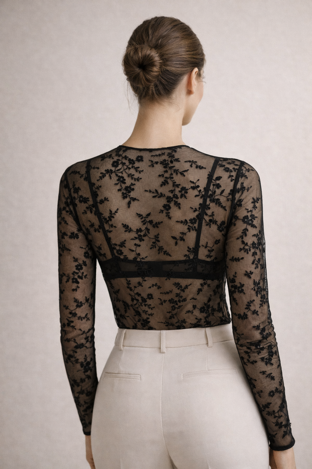 Kadın Slim Fit Transparan Dantel Desenli Tül Bluz Siyah