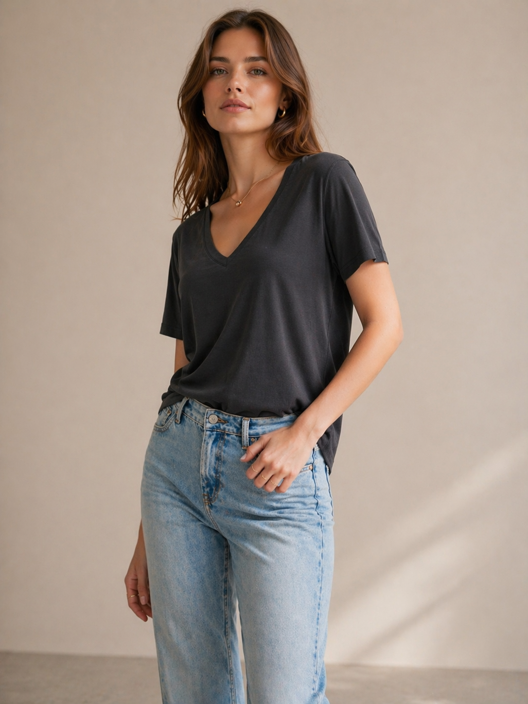 Kadın V Yaka Basic Tişört %100 Bambu Kumaş Regular Fit Siyah