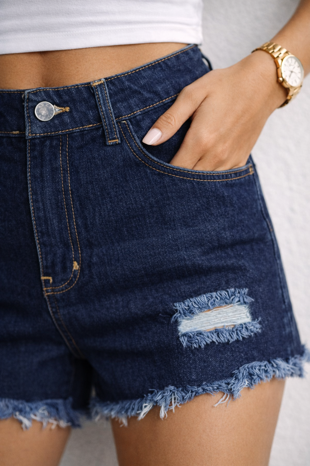 Kadın Yüksek Bel Yırtık Detaylı Püskül Paça Denim Şort Lacivert