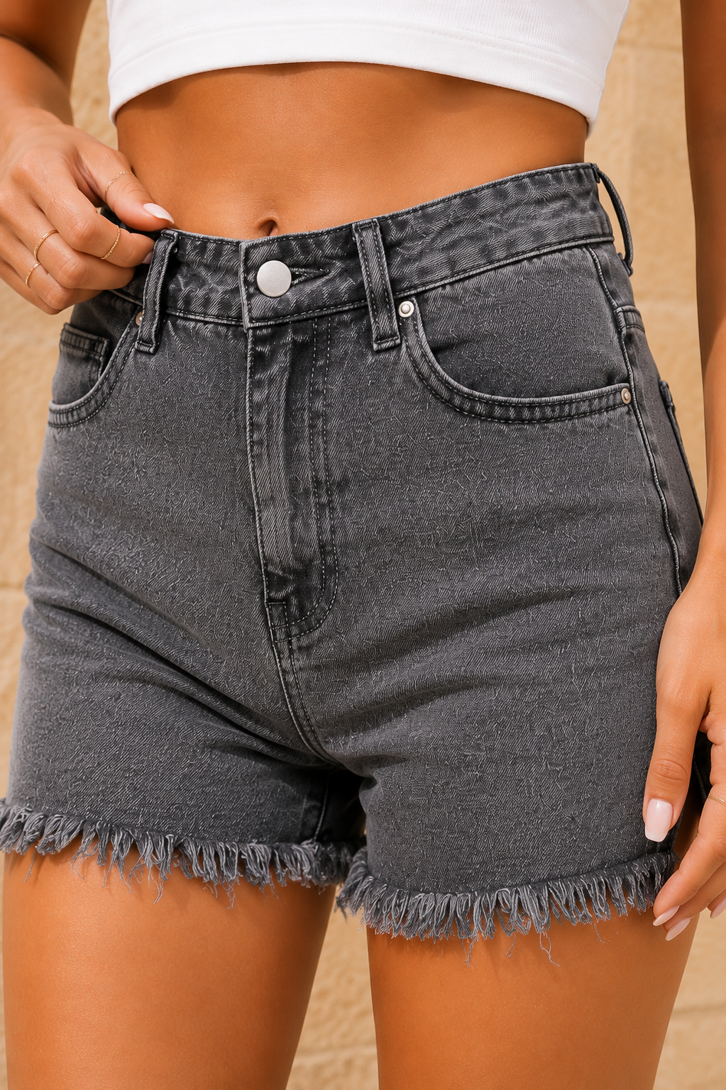 Kadın Yüksek Bel Yırtmaç Detaylı Püsküllü Gri Denim Şort