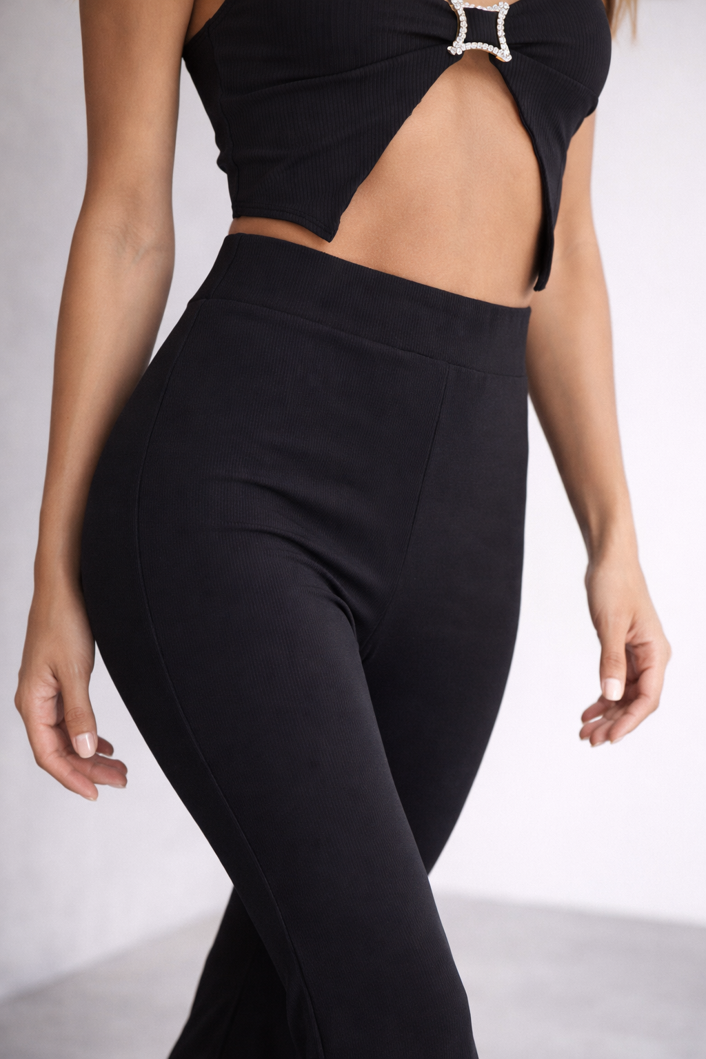 Siyah Yüksek Bel Flare Pantolonlu Crop Takım