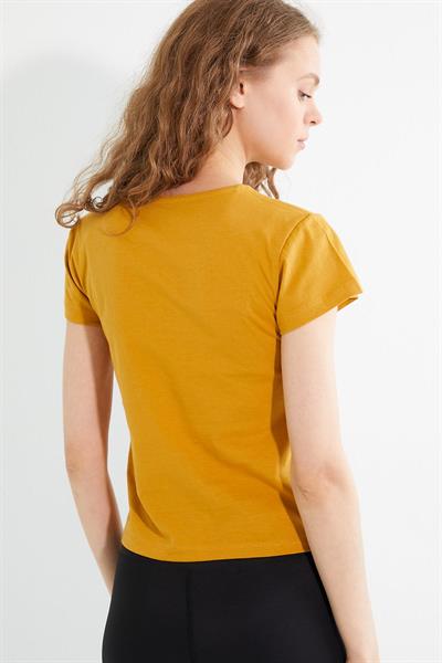 Kadın Kalp Nakışlı Bisiklet Yaka T-Shirt Sarı