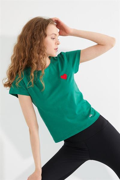 Kadın Kalp Nakışlı Bisiklet Yaka T-Shirt Yeşil