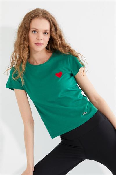 Kadın Kalp Nakışlı Bisiklet Yaka T-Shirt Yeşil
