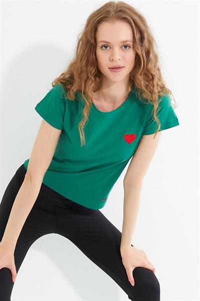 Kadın Kalp Nakışlı Bisiklet Yaka T-Shirt Yeşil