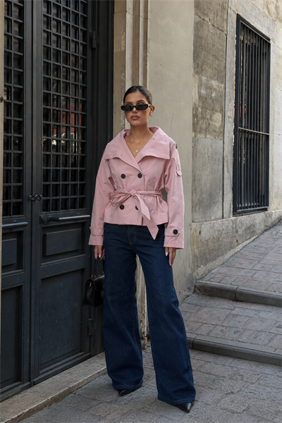Dik Yaka Kuşaklı Kısa Kadın Trençkot Ceket – Pembe