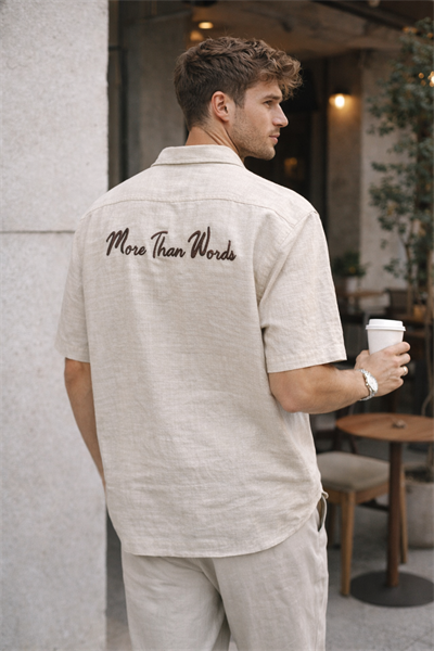 Erkek Oversize Kısa Kollu Dokulu Baskılı Bej Gömlek – More Than Words