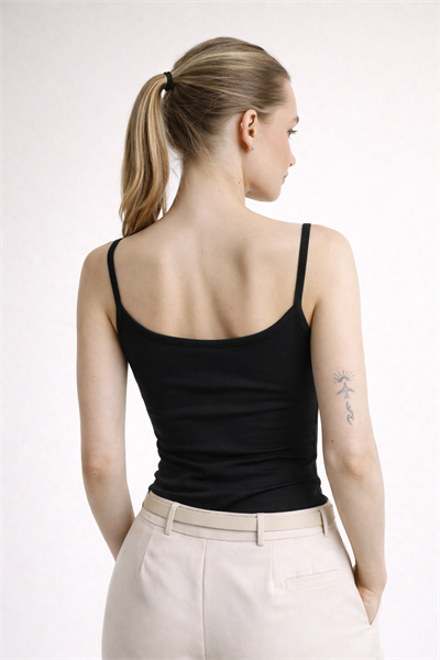 Kadın Askılı Slim Fit Basic Atlet – Esnek Kumaş Minimal Yazı Detaylı Siyah