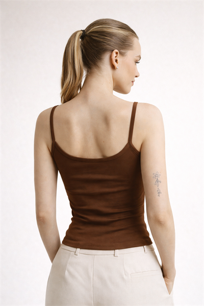 Kadın Askılı Slim Fit Basic Atlet – Esnek Kumaş Minimal Yazı Detaylı Kahverengi