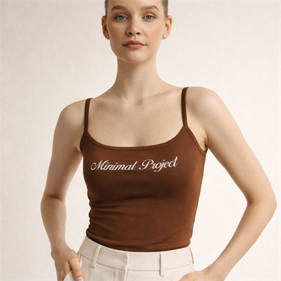 Kadın Askılı Slim Fit Basic Atlet – Esnek Kumaş Minimal Yazı Detaylı Kahverengi