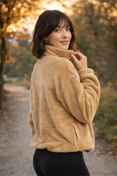 Kadın Balıkçı Yaka Yarım Fermuarlı Peluş Polar Sweatshirt Bej