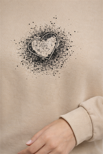 Kadın Bej Kalp Baskılı Regular Sweatshirt Günlük Rahat Basic Sweat