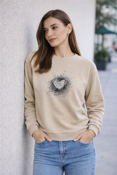 Kadın Bej Kalp Baskılı Regular Sweatshirt Günlük Rahat Basic Sweat