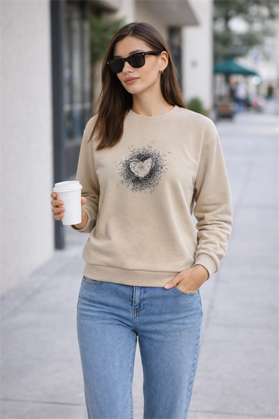 Kadın Bej Kalp Baskılı Regular Sweatshirt Günlük Rahat Basic Sweat