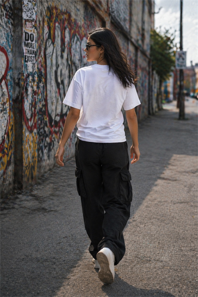 Kadın Beyaz Baskılı Oversize Tişört Omuz Dekolteli Rahat Kesim Günlük Tişört